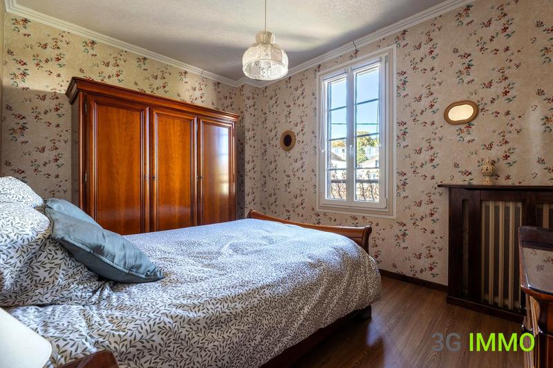 Maison traditionnelle - 140 m² - 7 pièces