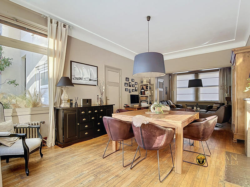 Maison - 333 m² - 10 pièces