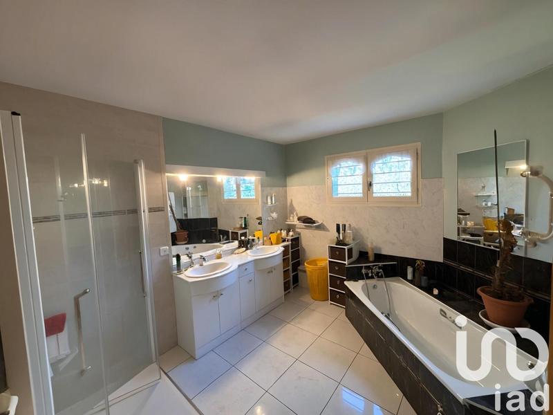 Maison - 210 m² - 5 pièces