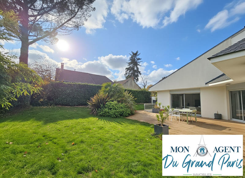 Maison - 220 m² - 8 pièces