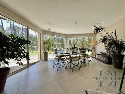 Maison contemporaine - 360 m² - 8 pièces