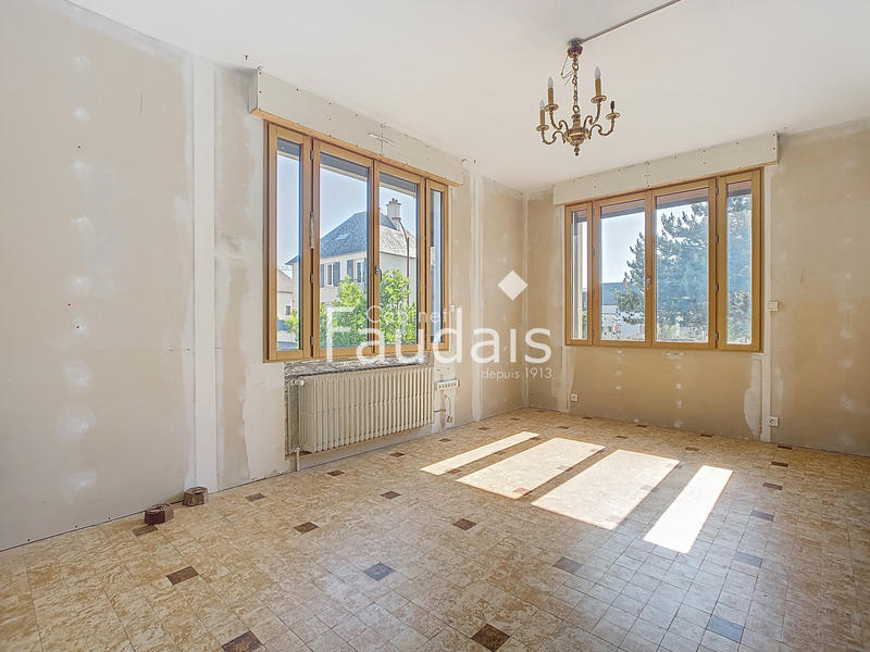 Maison - 178 m² - 9 pièces