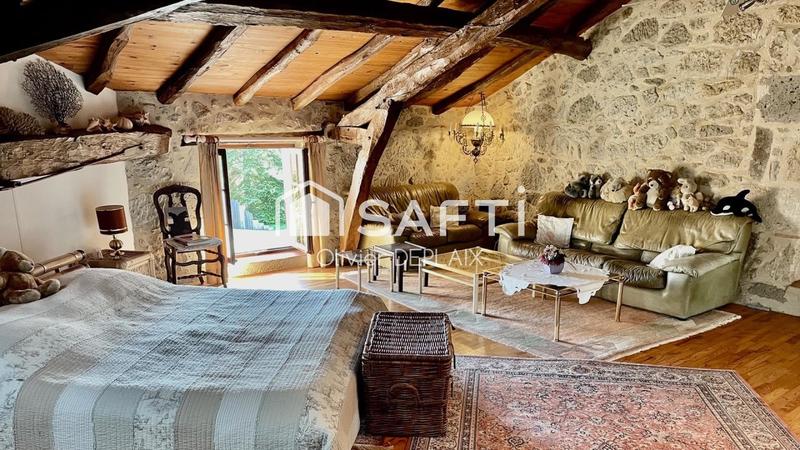 Maison - 300 m² - 8 pièces