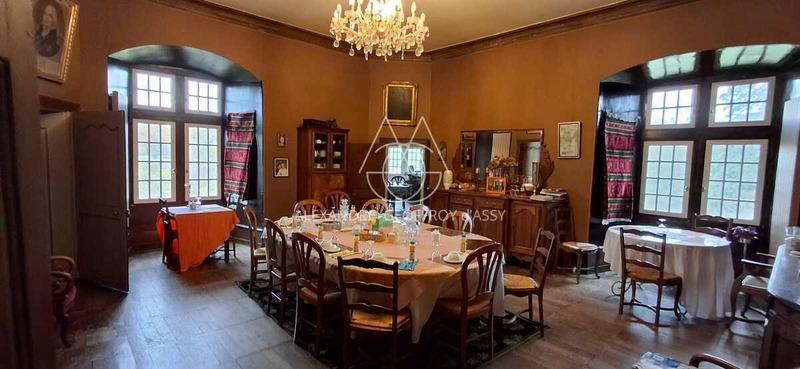 Demeure - 3 000 m² - 26 pièces