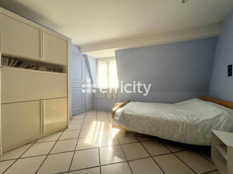 Maison - 270 m² - 11 pièces