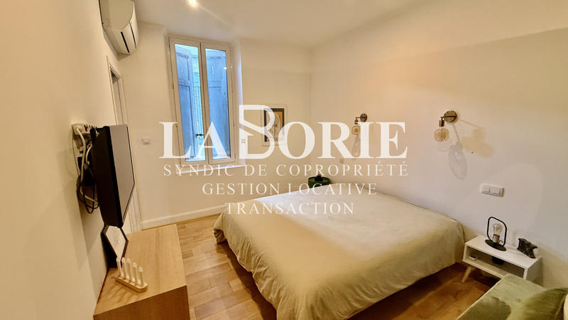 Appartement - 98 m² - 2 pièces