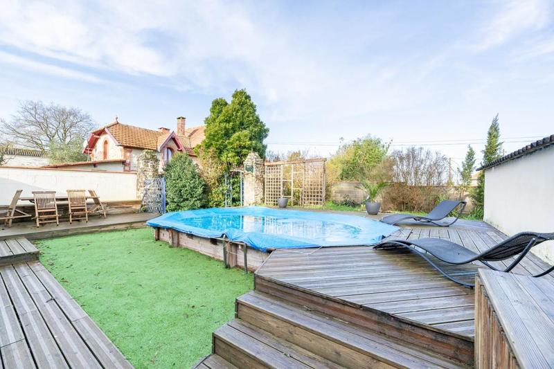 Maison - 200 m² - 8 pièces