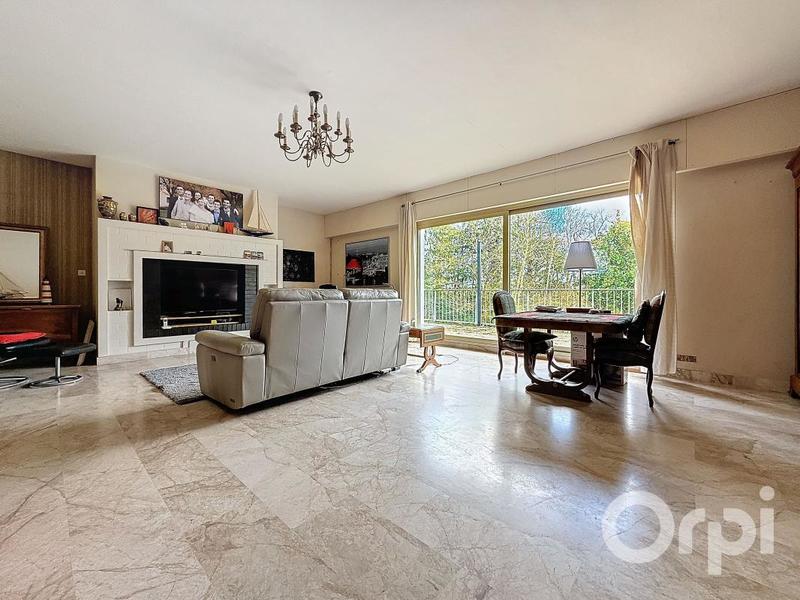 Maison - 450 m² - 8 pièces