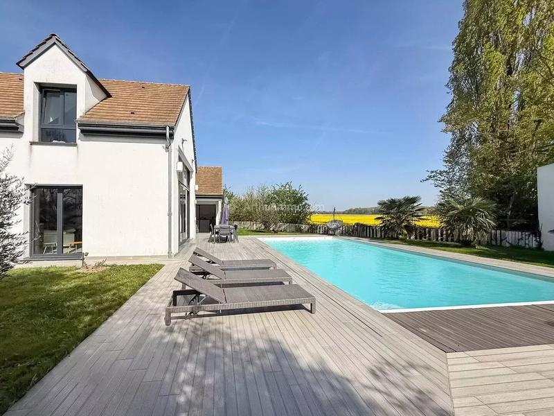 Maison - 334 m² - 11 pièces