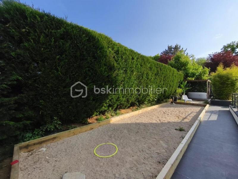 Maison traditionnelle - 251 m² - 7 pièces