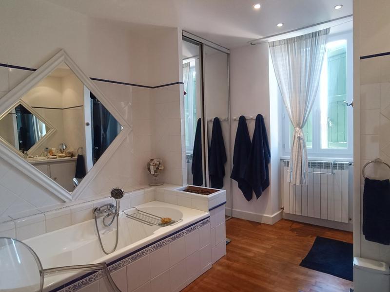 Maison - 251 m² - 10 pièces