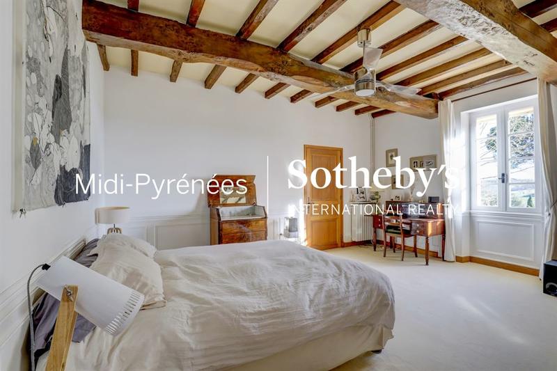 Maison - 440 m² - 12 pièces