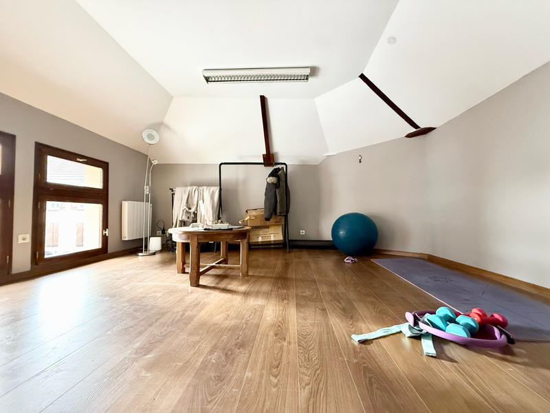 Maison - 227 m² - 7 pièces