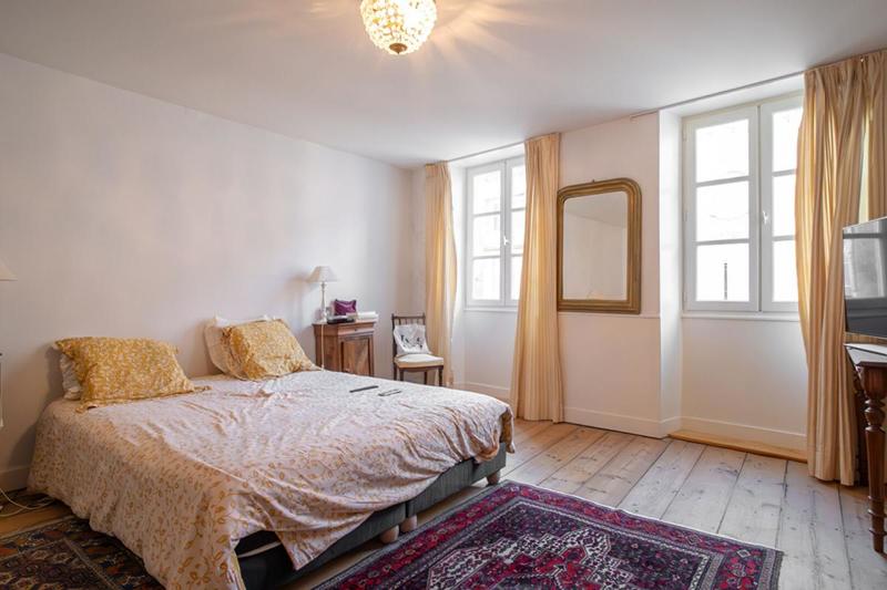 Maison - 202 m² - 8 pièces