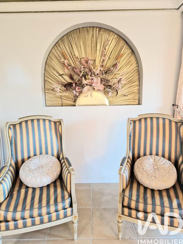 Maison - 250 m² - 8 pièces