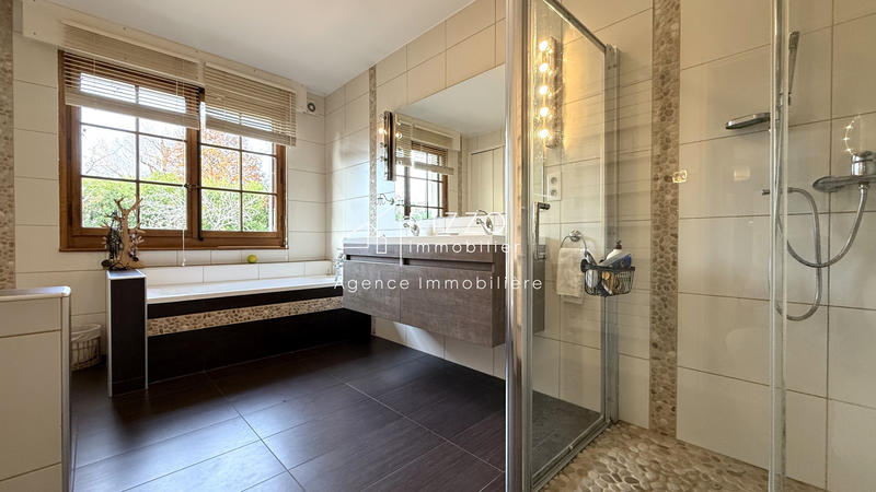 Maison - 178 m² - 8 pièces