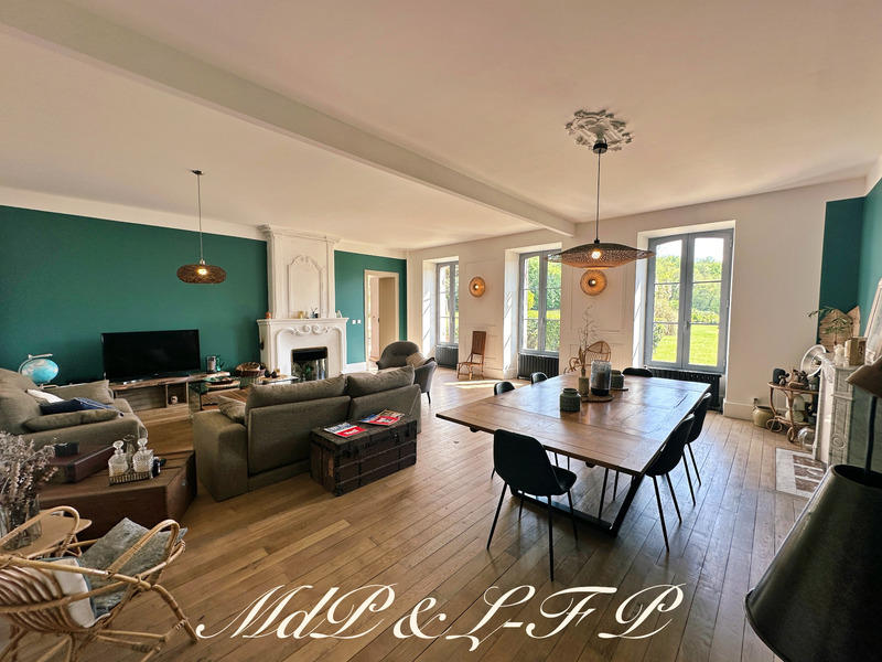 Maison - 262 m² - 7 pièces