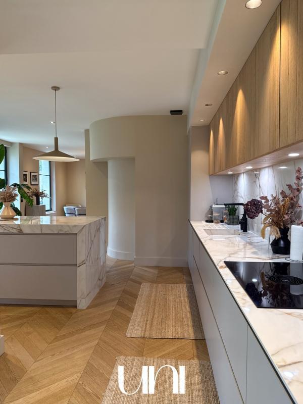 Maison - 230 m² - 6 pièces