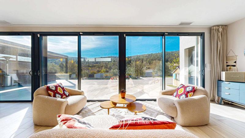 Villa - 219 m² - 7 pièces