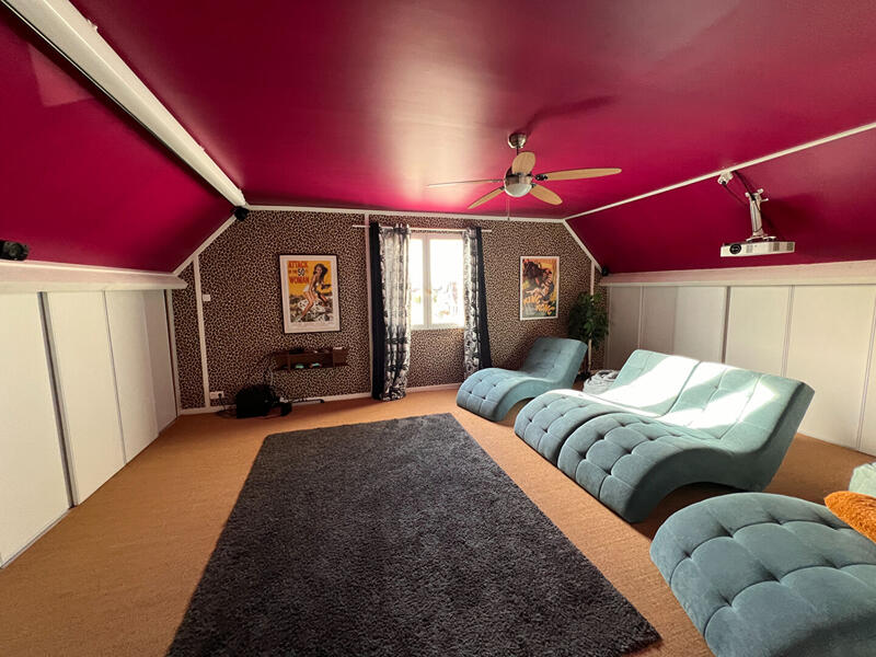 Maison - 167 m² - 8 pièces