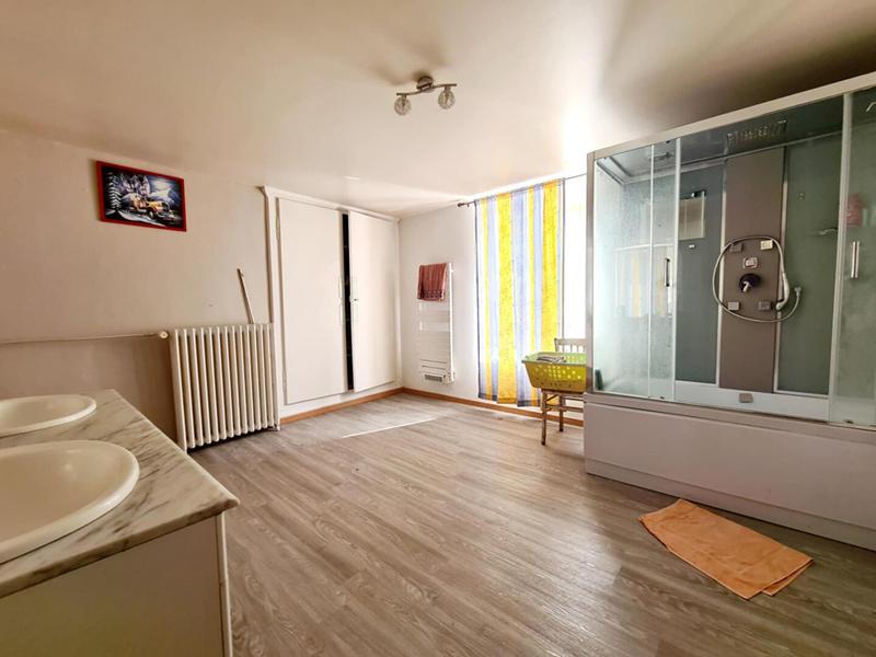 Maison - 180 m² - 7 pièces