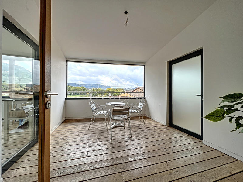 Loft - 311 m² - 8 pièces