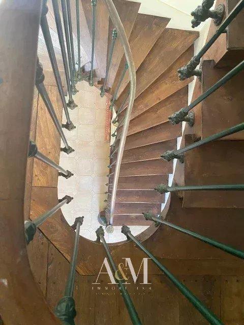 Maison - 350 m² - 10 pièces