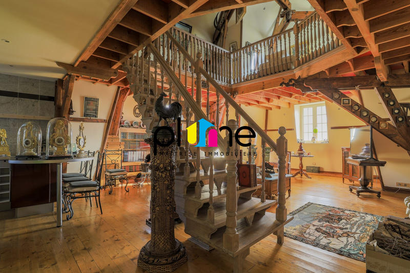 Maison - 973 m² - 17 pièces