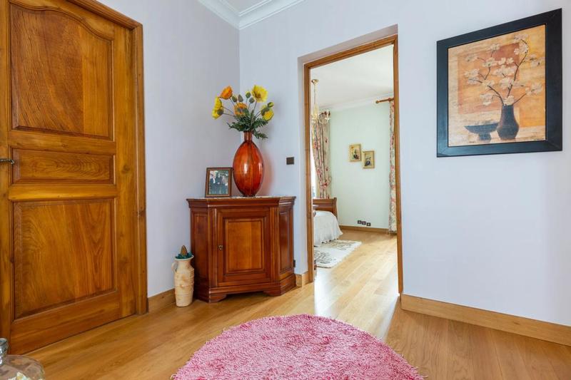 Maison - 220 m² - 6 pièces