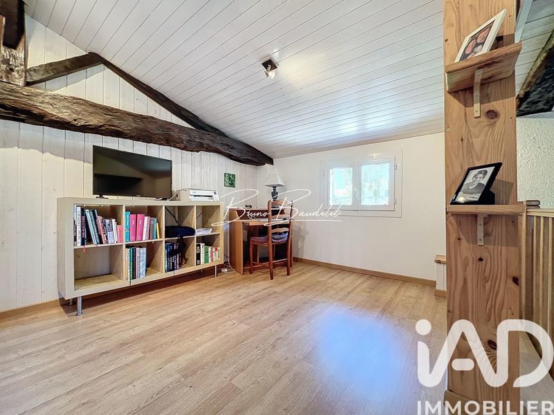 Maison - 239 m² - 8 pièces