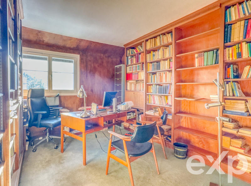 Maison - 235 m² - 9 pièces