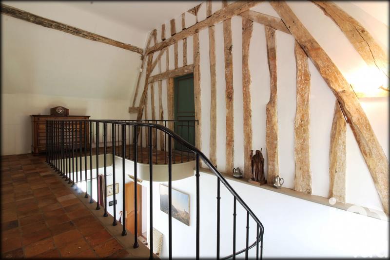 Maison - 1 500 m² - 25 pièces