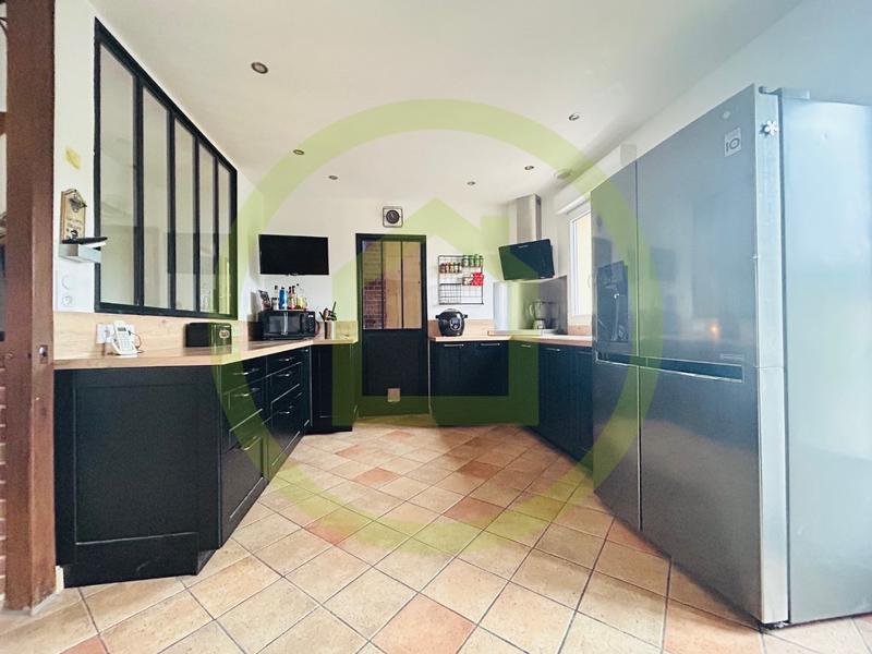 Maison - 250 m² - 10 pièces