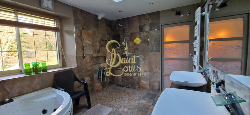 Maison - 265 m² - 8 pièces