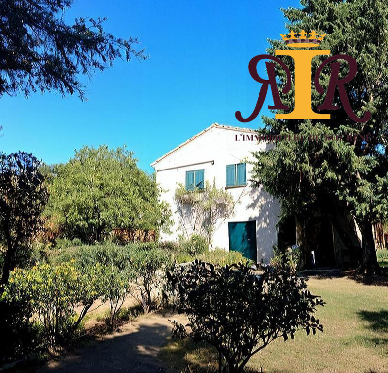 Maison traditionnelle - 283 m² - 9 pièces