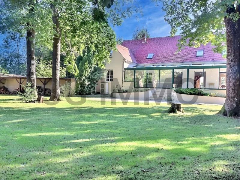 Maison - 280 m² - 8 pièces