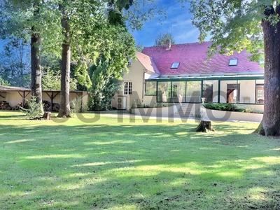 Maison - 280 m² - 8 pièces