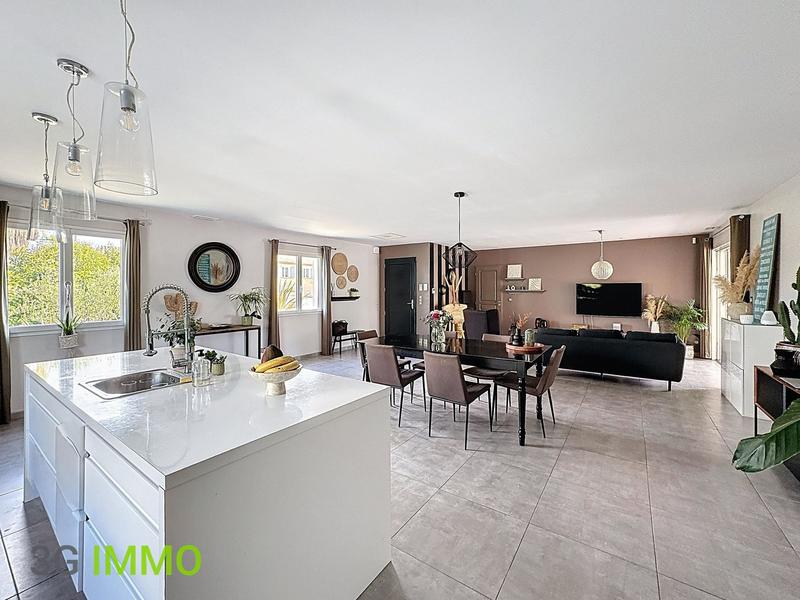 Maison traditionnelle - 145 m² - 6 pièces