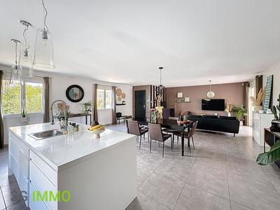 Maison traditionnelle - 145 m² - 6 pièces