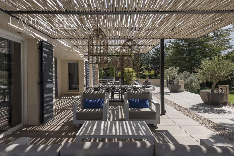 Maison - 270 m² - 6 pièces