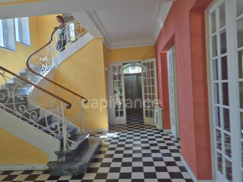 Maison - 188 m² - 8 pièces