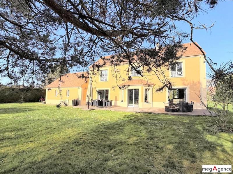 Maison - 203 m² - 7 pièces