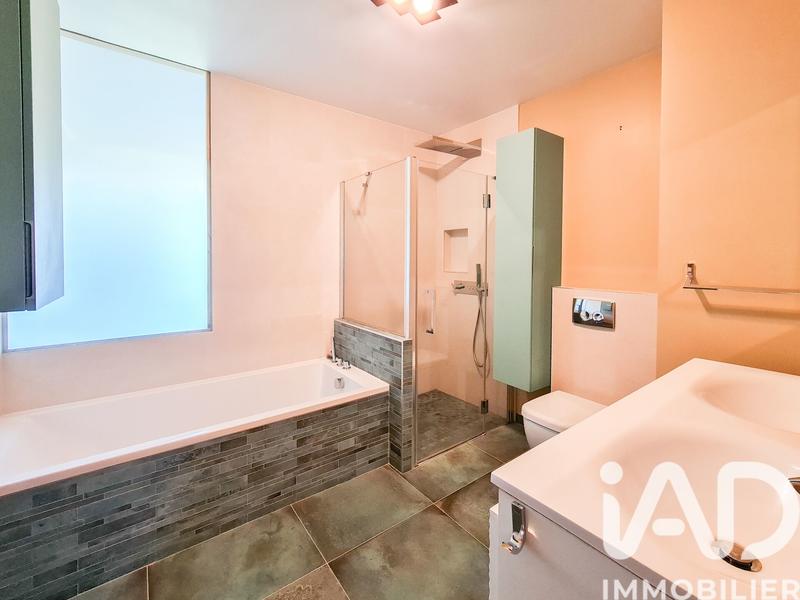 Maison - 234 m² - 9 pièces