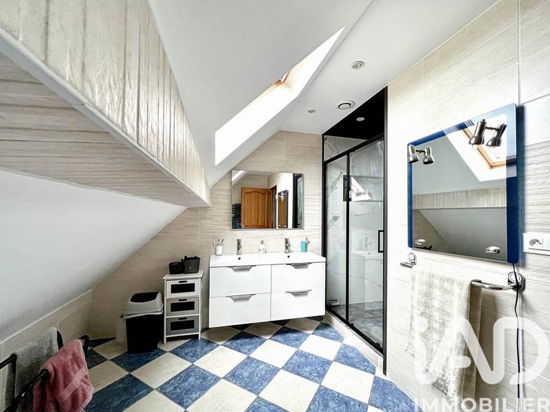 Maison - 235 m² - 7 pièces