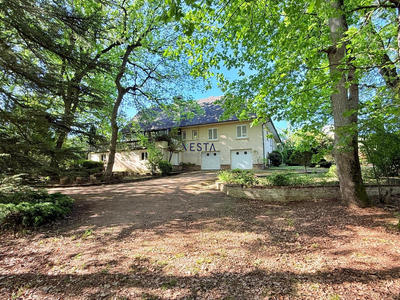 Maison - 318 m² - 12 pièces