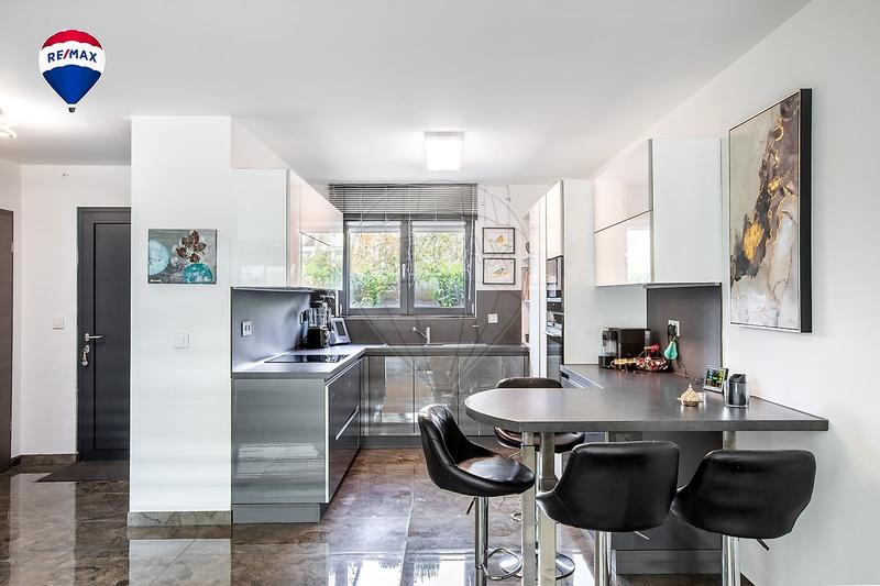 Appartement - 181 m² - 6 pièces