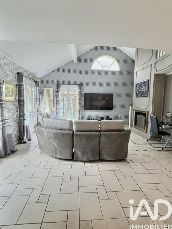 Maison - 213 m² - 8 pièces