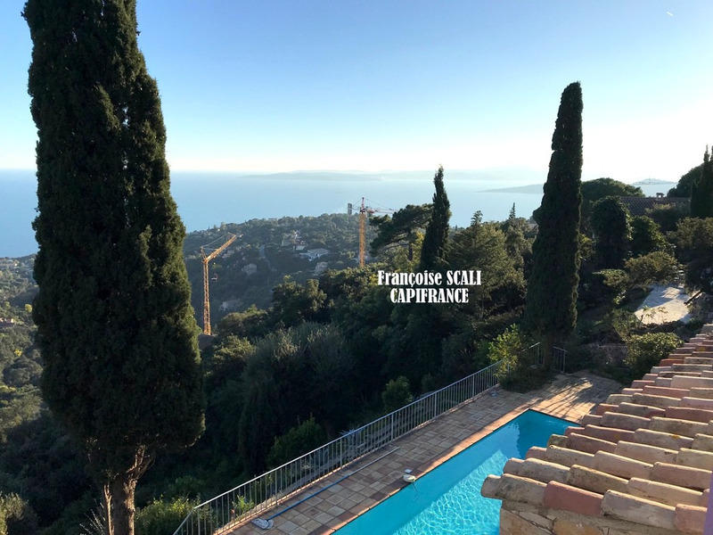 Maison - 230 m² - 6 pièces