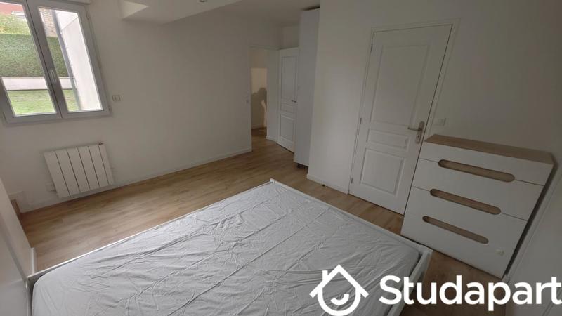 Chambre - 10 m² - 1 pièce