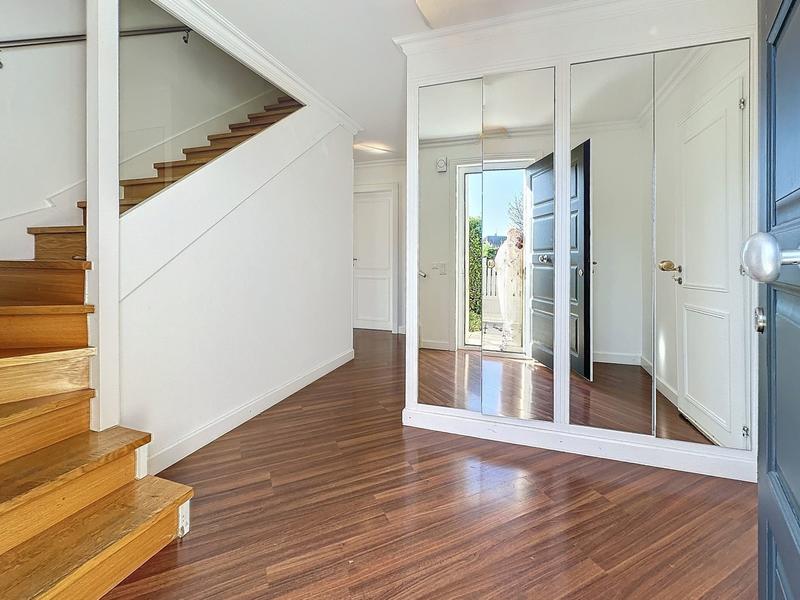 Maison - 222 m² - 7 pièces